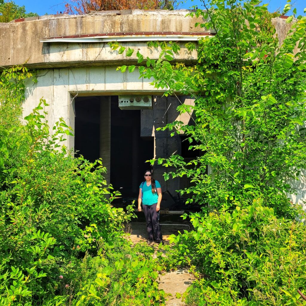 Jen in front of the abandoned Hanover Earth Station