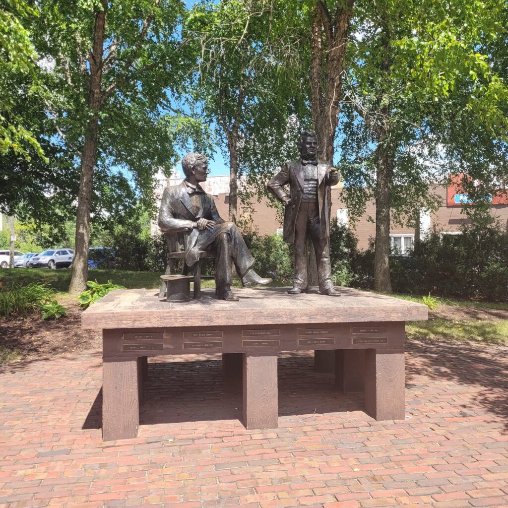 Statue of Abraham Lincoln and Stephen Douglas