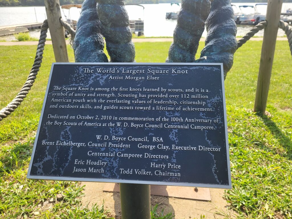 Sign about world's largest square knot