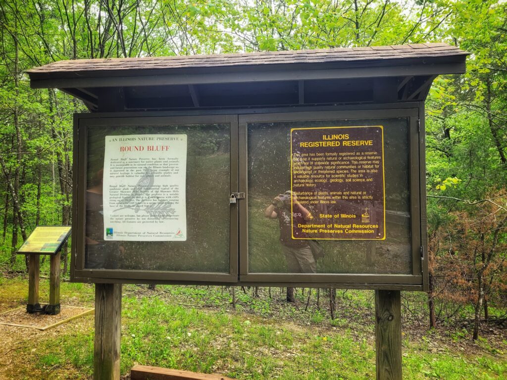 Photo of Round Bluff Nature Preserve trail sign
