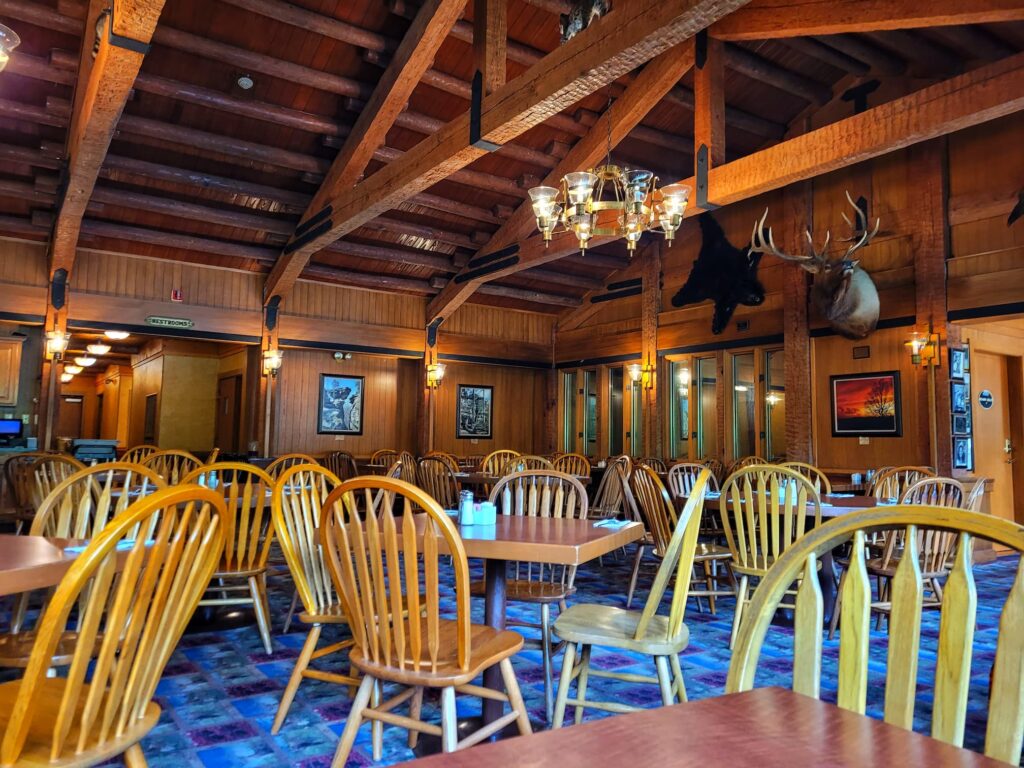 photo of dining room at giant city lodge