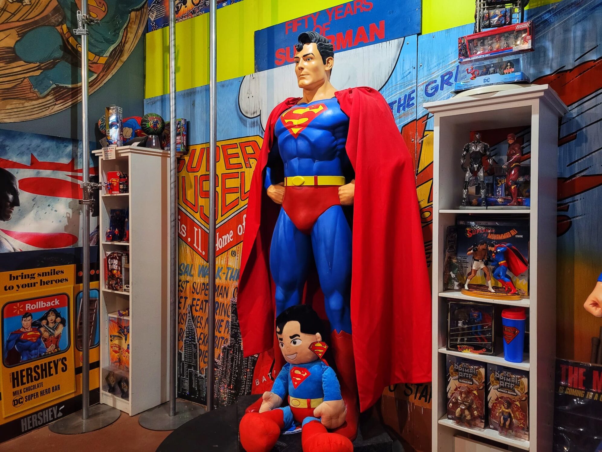 photo of Superman statues