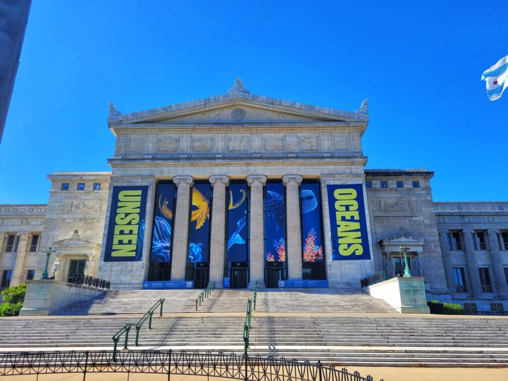photo of front of field museum
