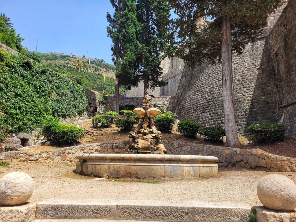 photo of fountain in pile park