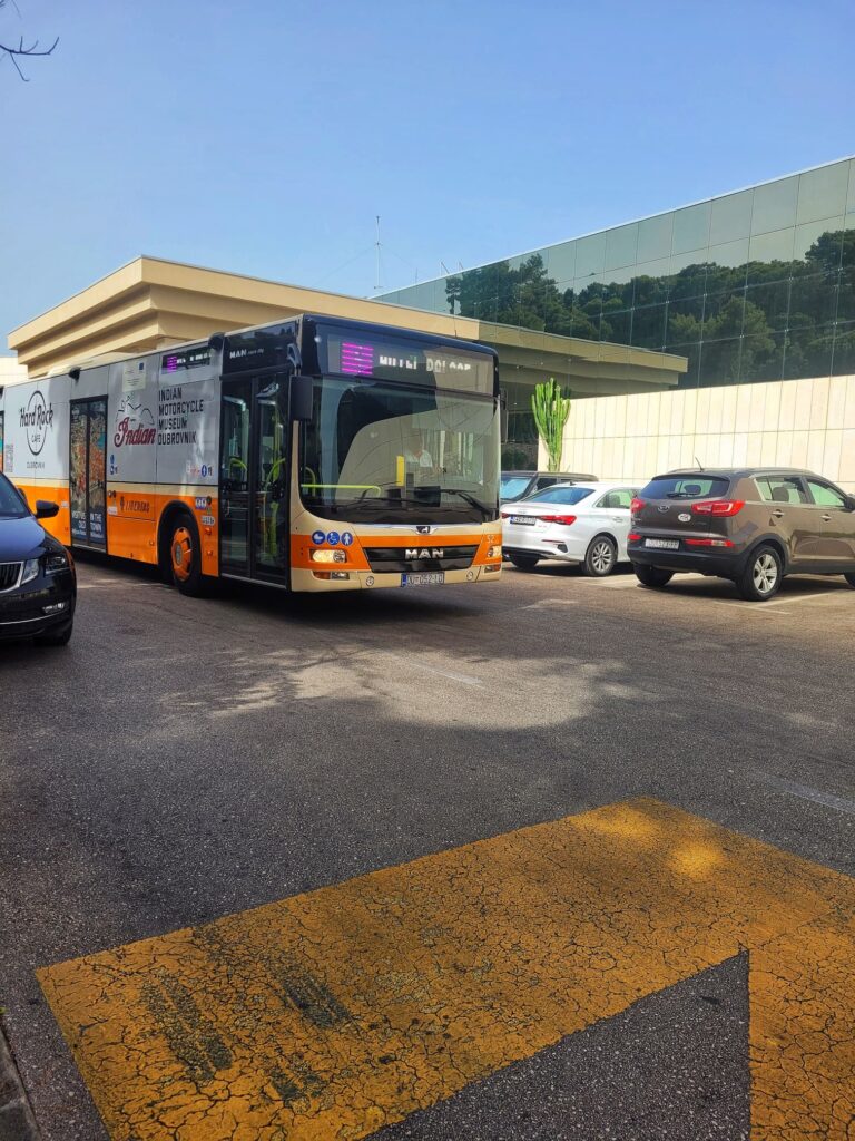 photo of Dubrovnik city bus