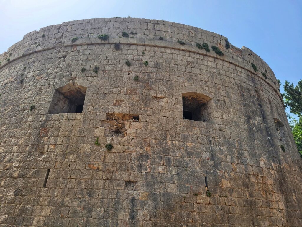 photo of Fort Royal walls