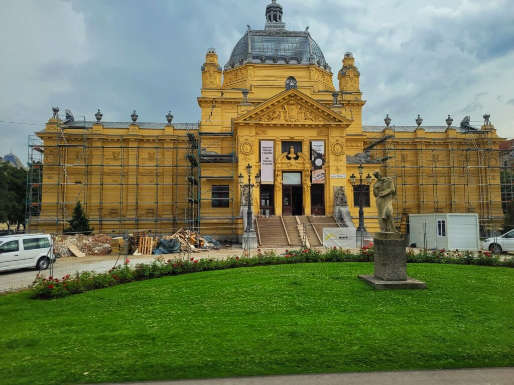 photo of Zagreb Croatia world's fair pavillion