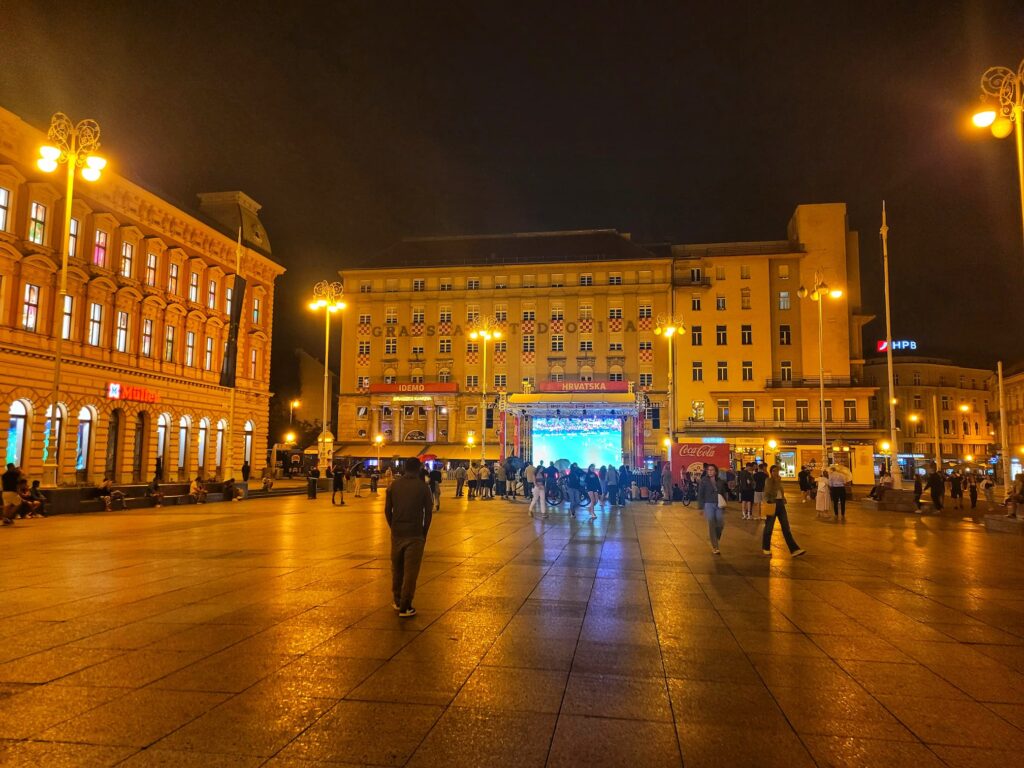 photo of Zagreb at night