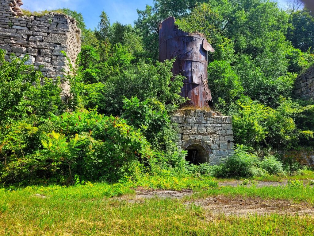 photo of limestone kiln ruins at high cliff state park