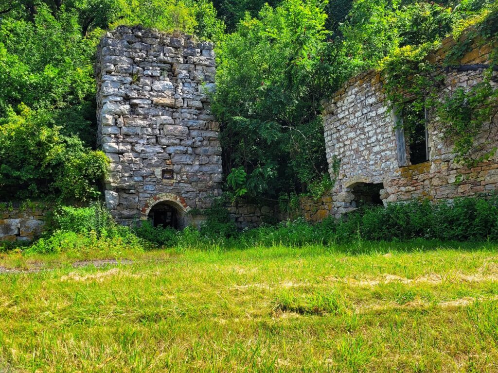 photo of high cliff state park limestone kiln ruins