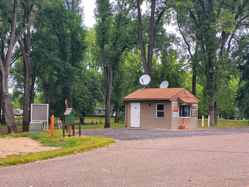 photo of entrance to blackhawk park