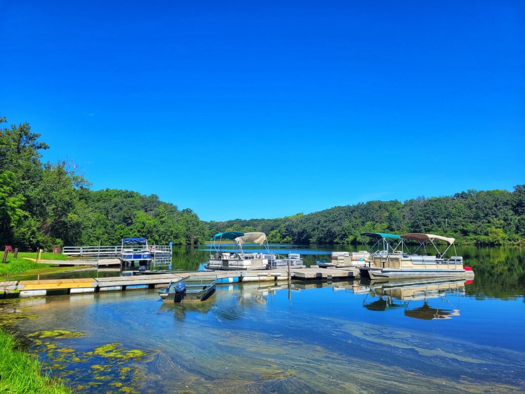 photo of blackhawk lake rental boats