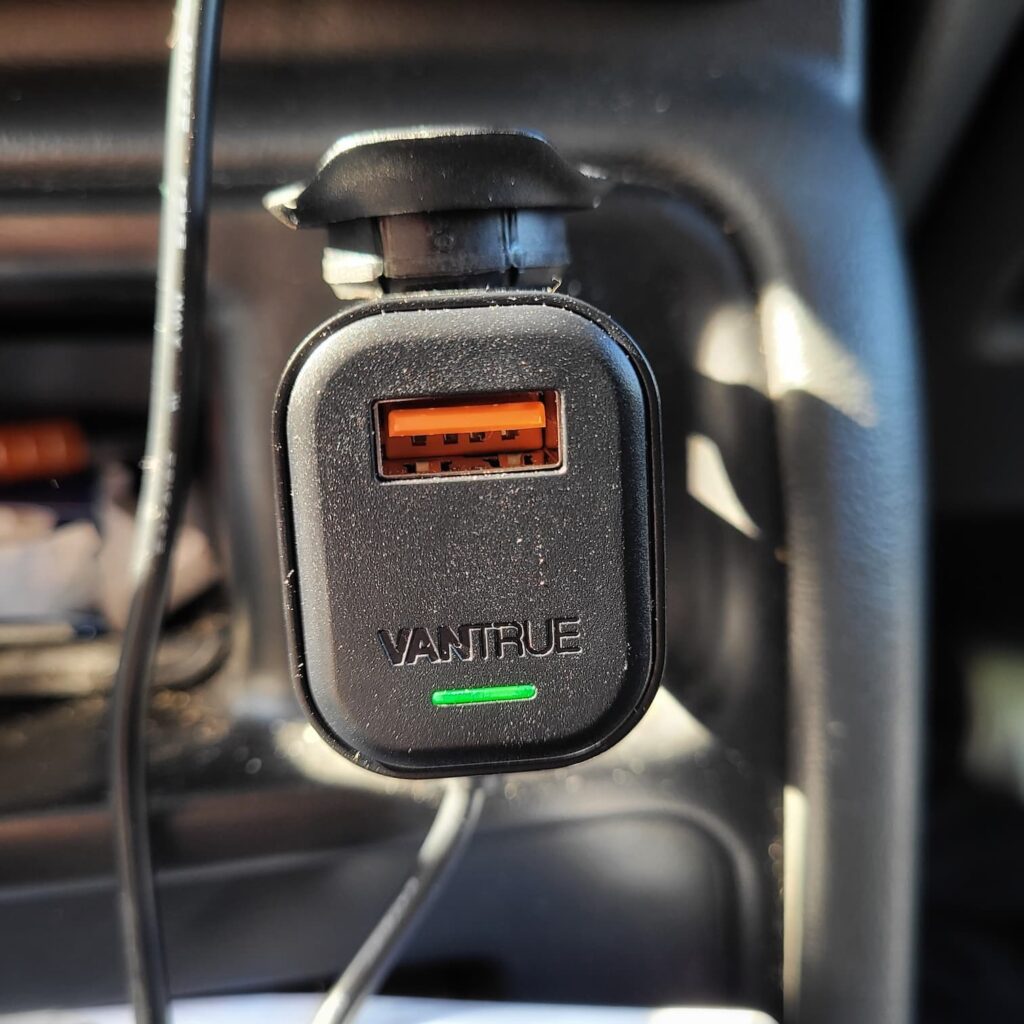 photo of vantrue plug