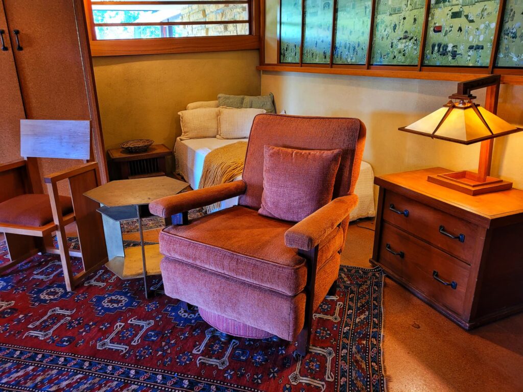 photo of frank lloyd wright's bed