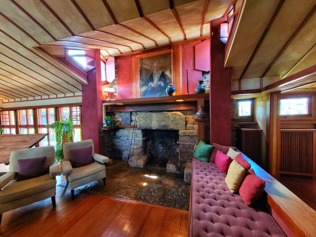 photo of frank lloyd wright's studio at taliesin