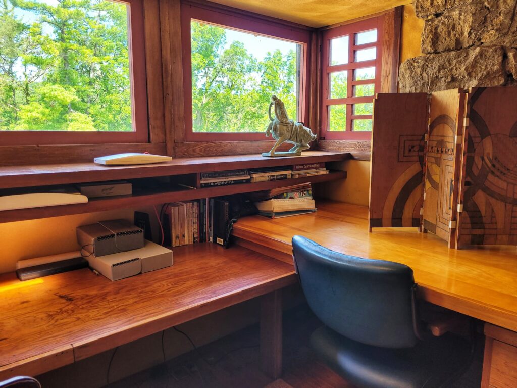 photo of frank lloyd wright's studio at taliesin