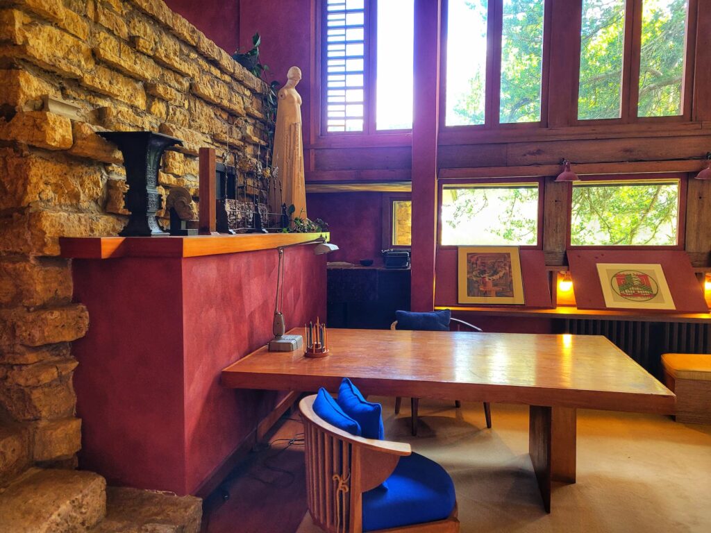 photo of frank lloyd wright's studio at taliesin