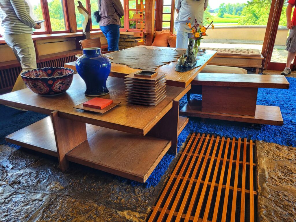 photo of frank lloyd wright's bedroom