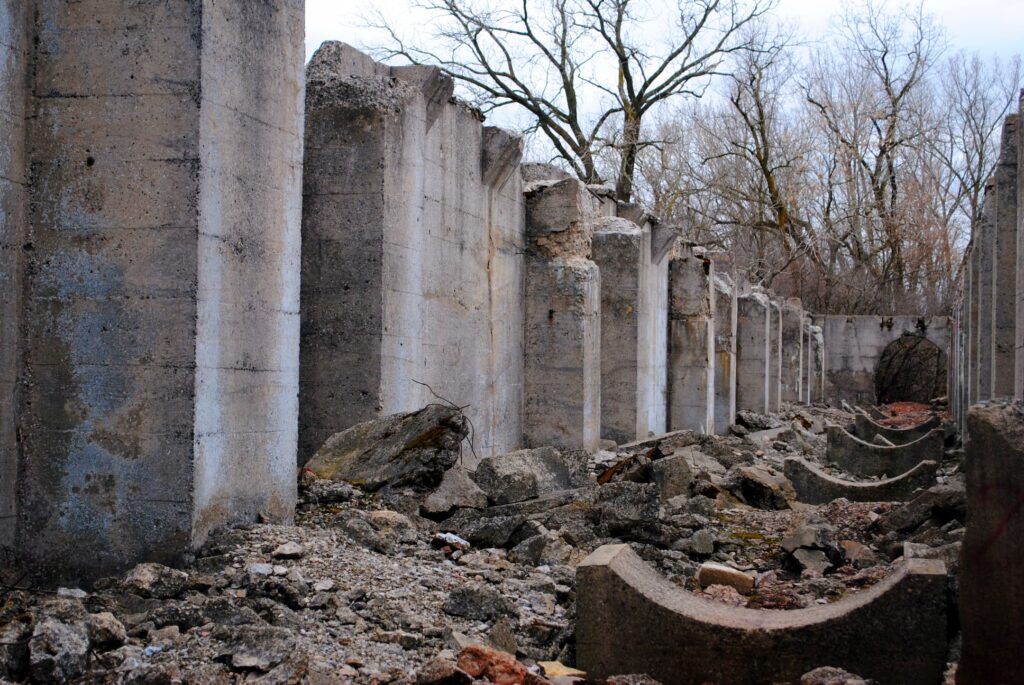 photo of abandoned joliet iron works