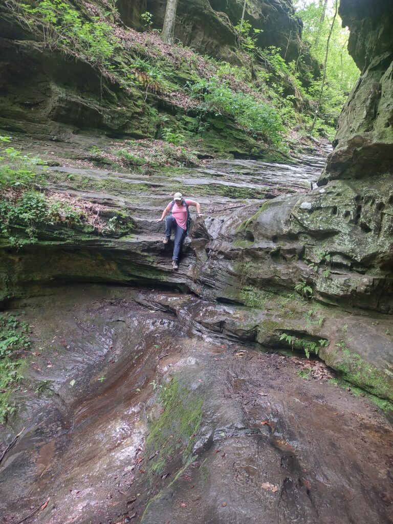 photo of little grand canyon trail in southern illinois