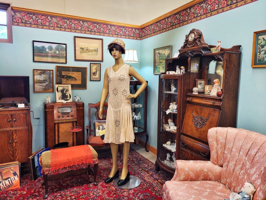 photo of 1920s living room exhibit