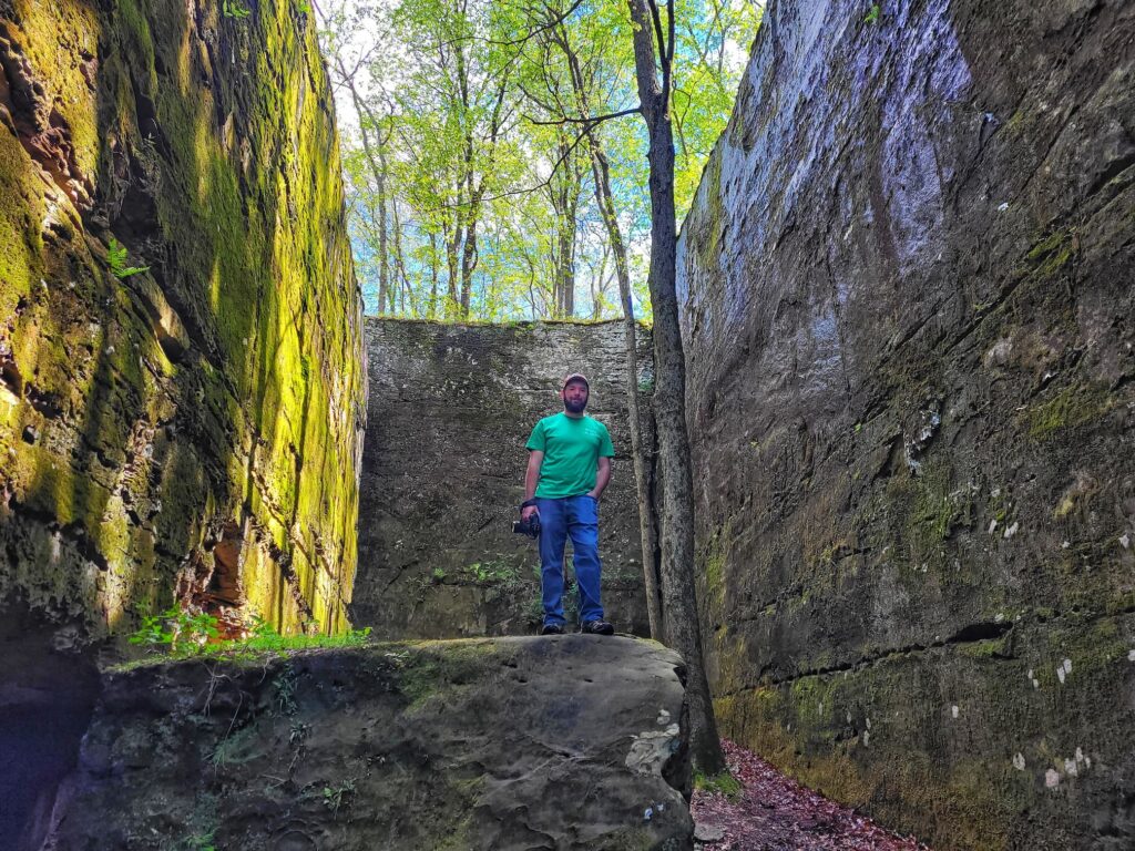 photo of panther den loop trail in southern illinois