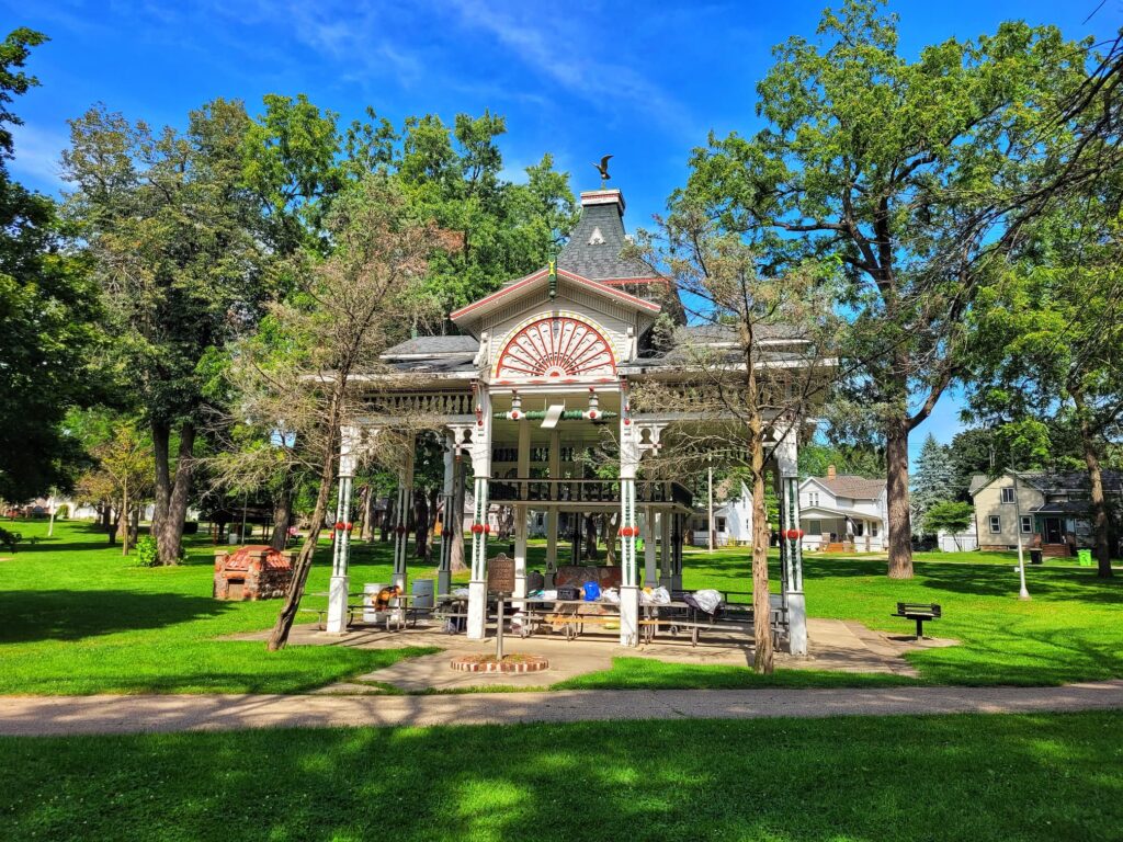 photo of swan park springhouse in beaver dam