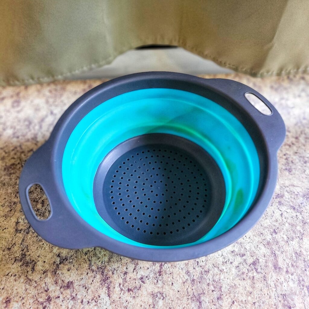 photo of collapsible colander