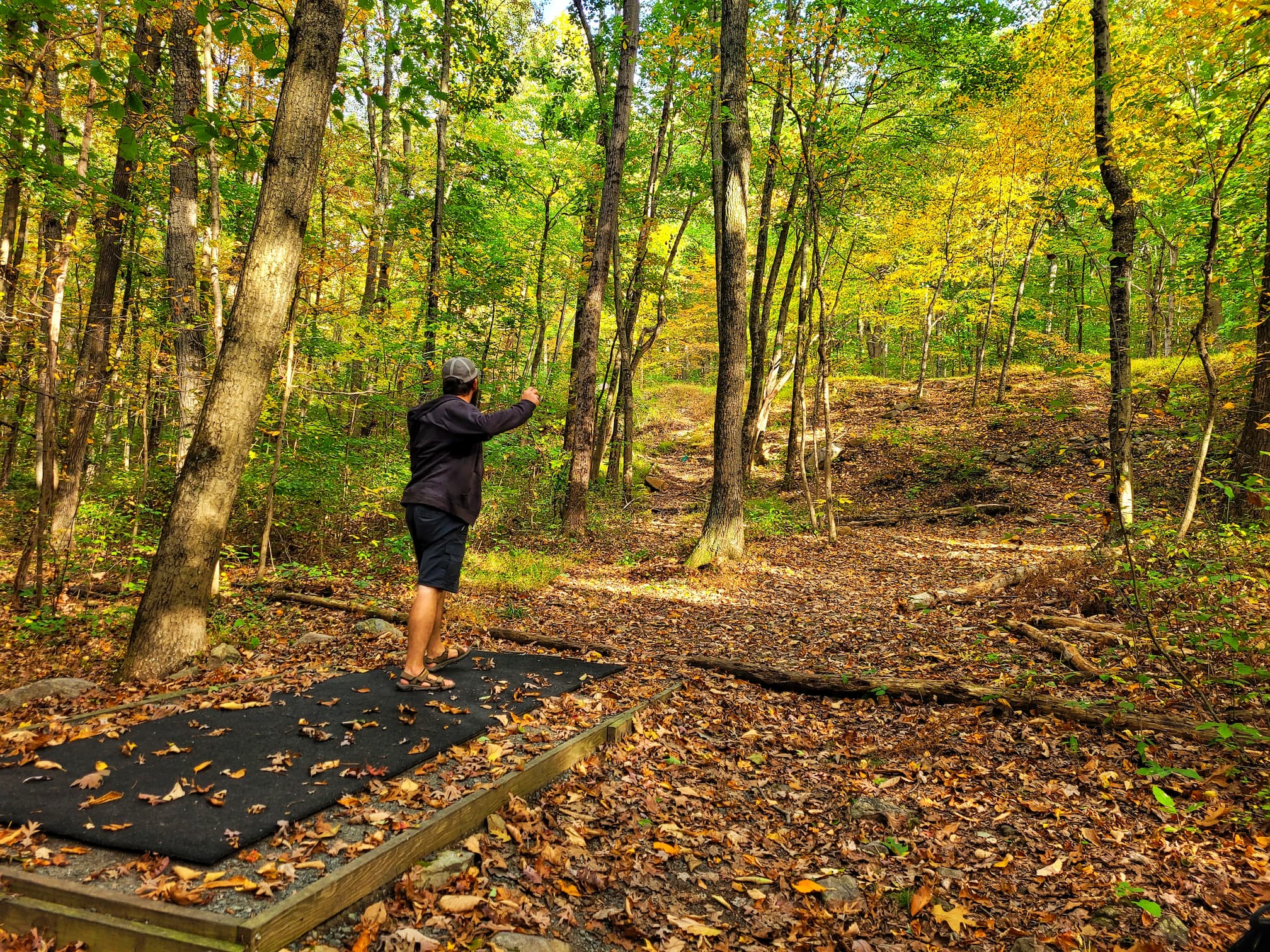 photo of josh playing disc golf