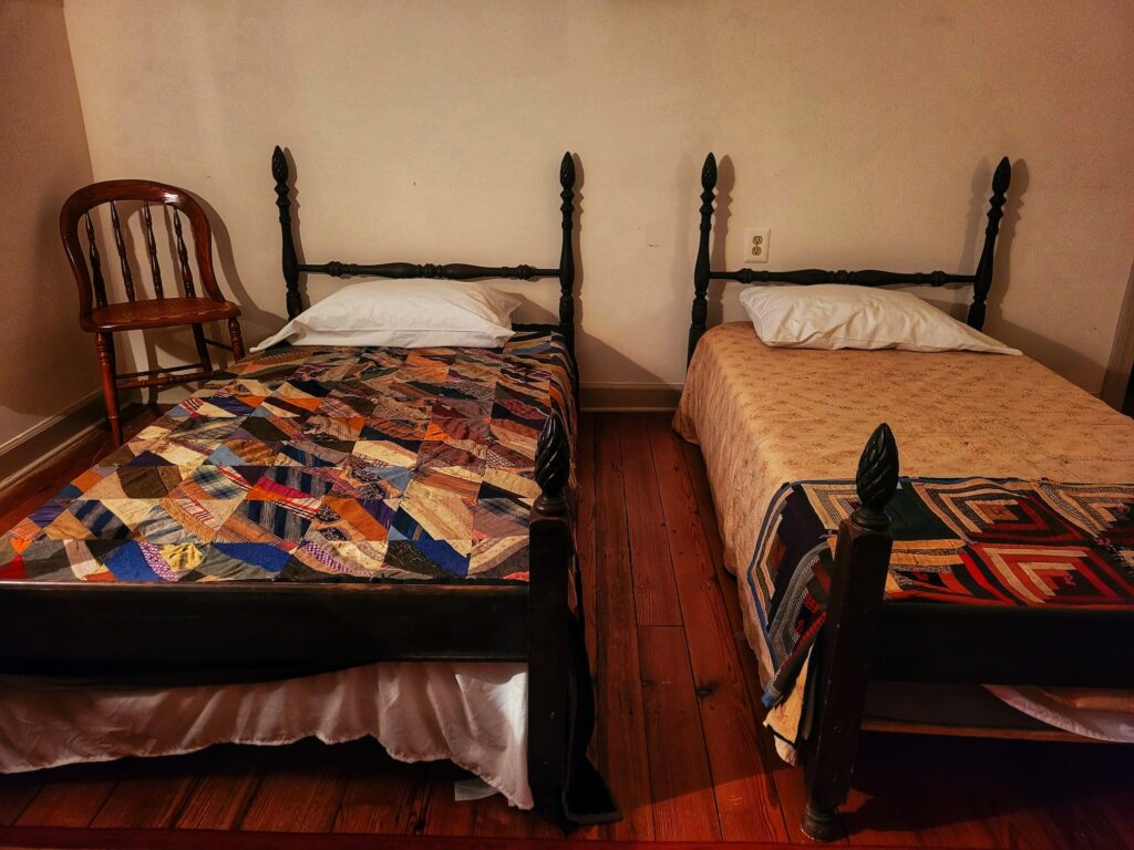 photo of mudd house bedroom