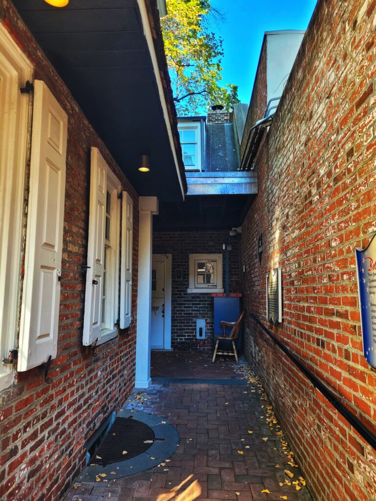 photo of alley of betsy ross house