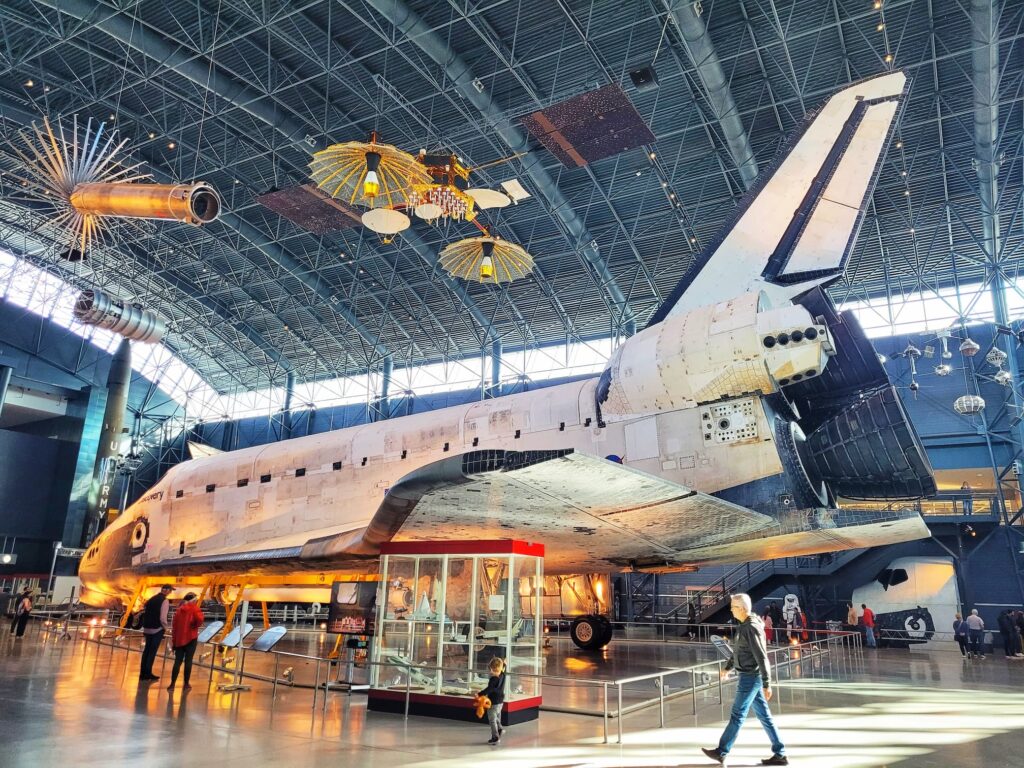 photo of space shuttle discovery