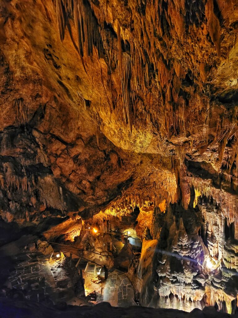 photo of dixie caverns