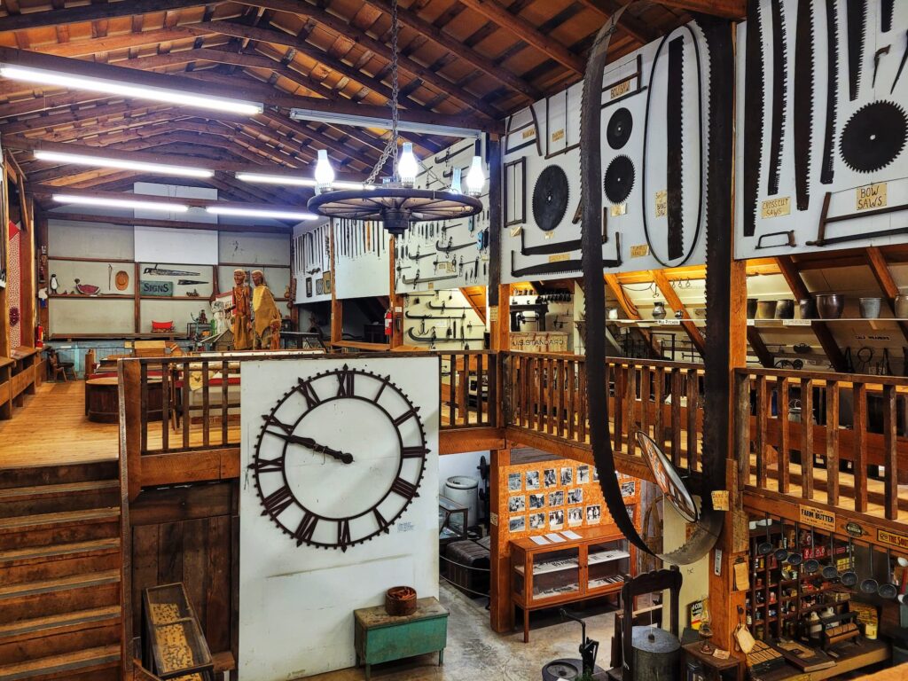 photo of museum of appalachia display barn