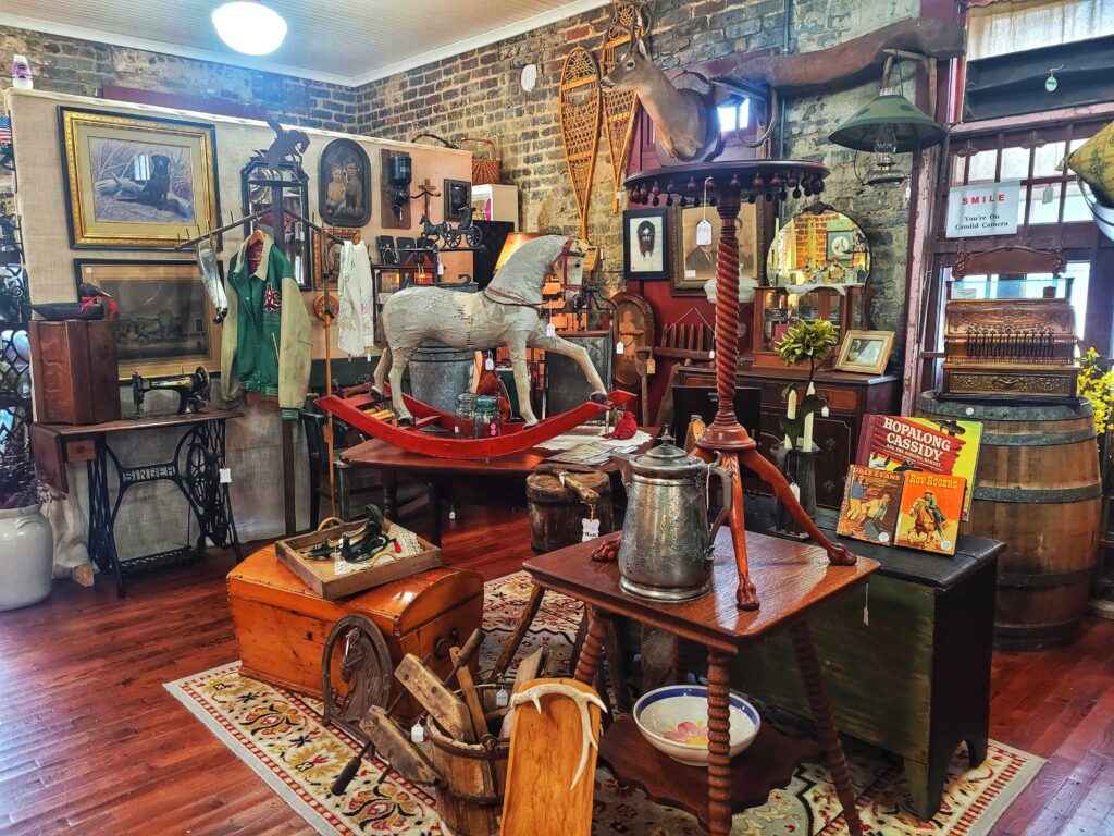 photo of antique store in clinton, tn