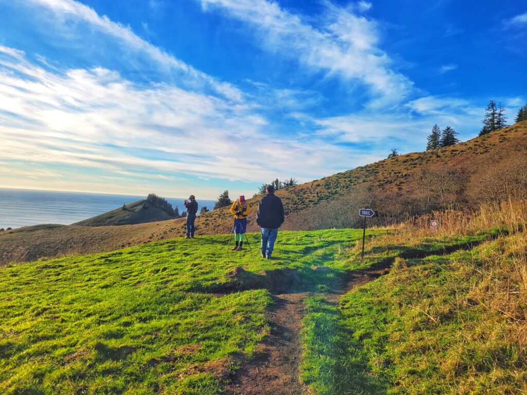 photo hiking cascade head