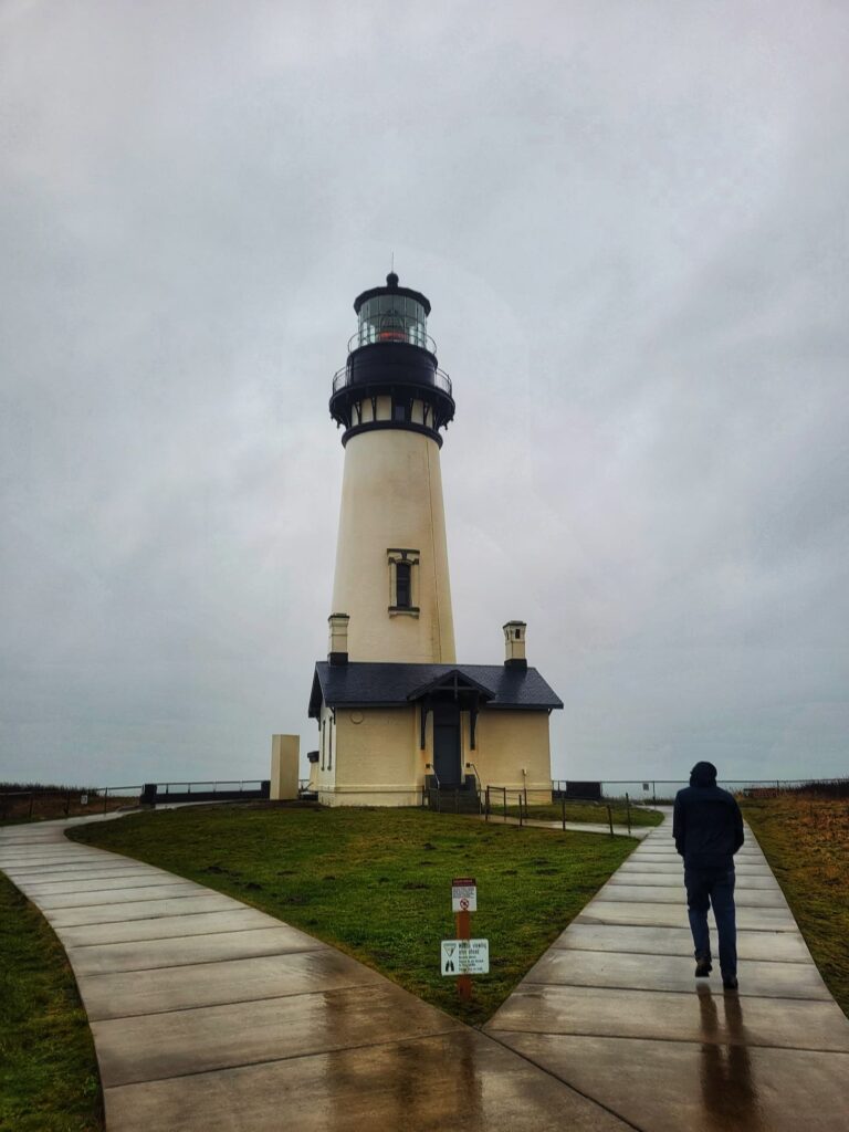 photo of yaquina head lighthouse