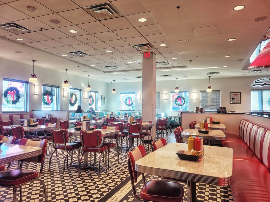 photo of sunliner diner in pigeon forge