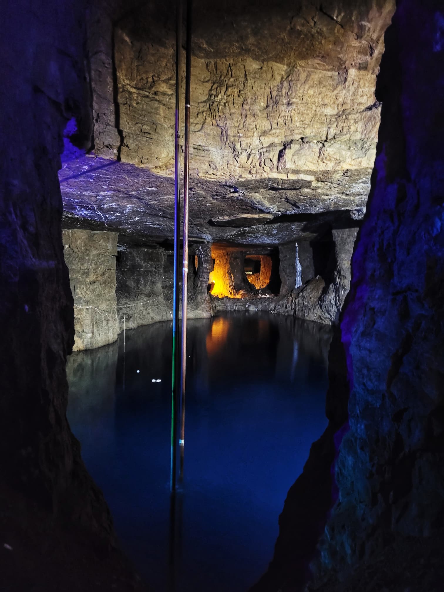 photo of bonne terre mine shaft