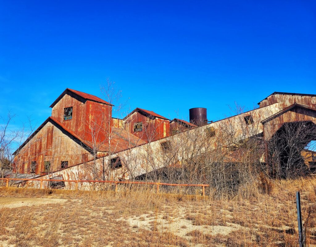 photo of abandoned buildings at missouri mines state historic site