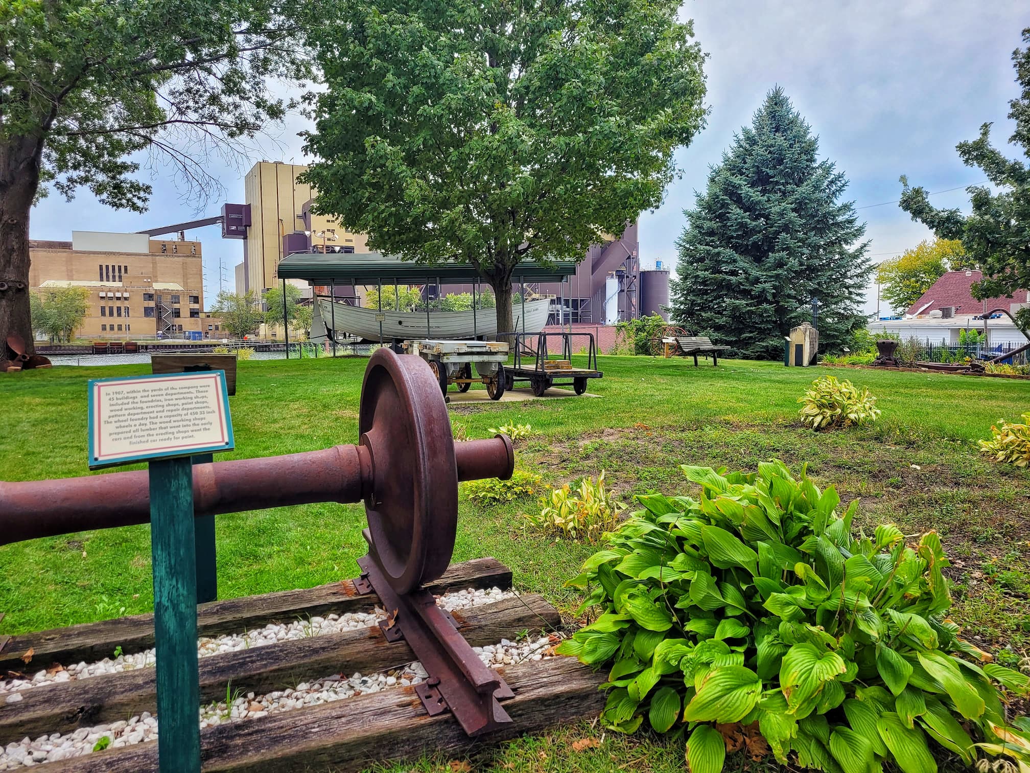 photo of old lighthouse museum grounds