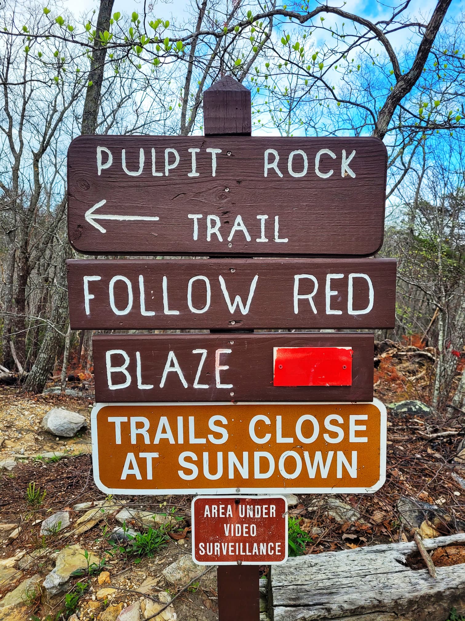 photo of pulpit rock trail sign