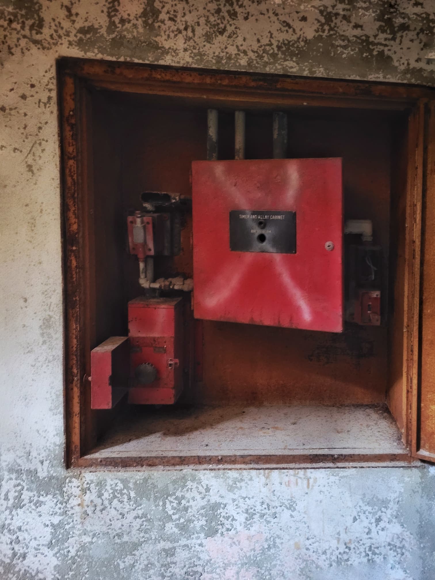 photo of hales bar dam power box