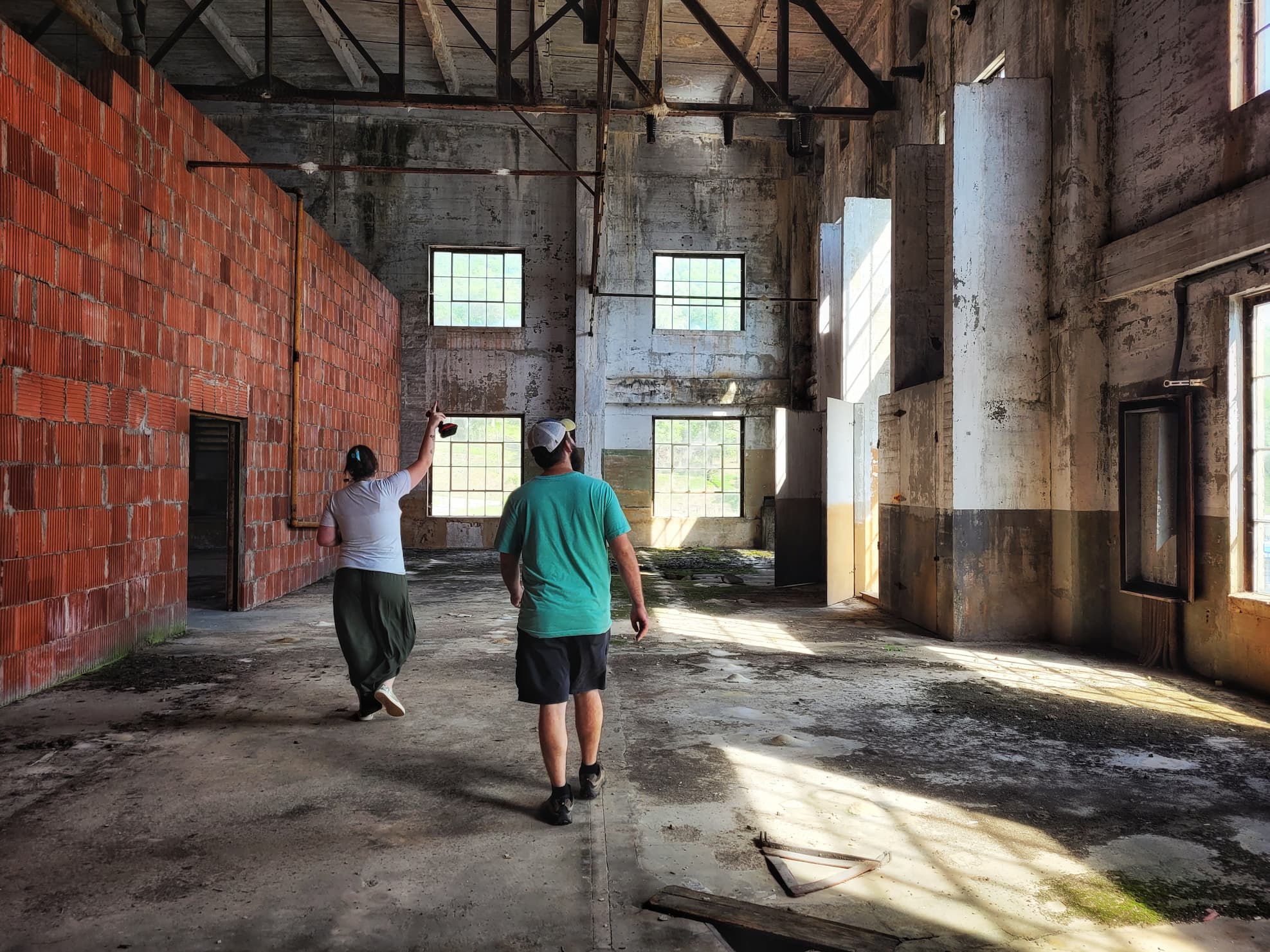 photo of josh and our tour guide at photo of hales bar dam