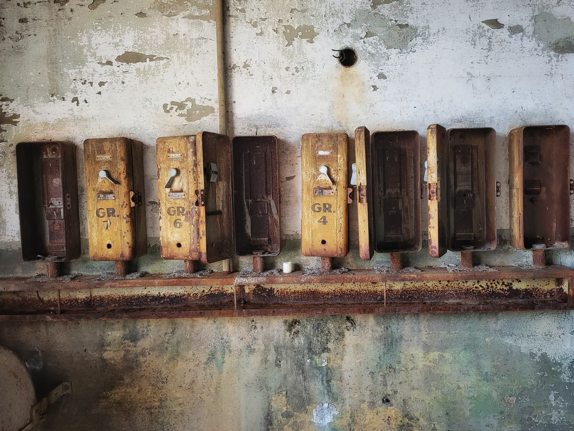 photo of hales bar dam power boxes