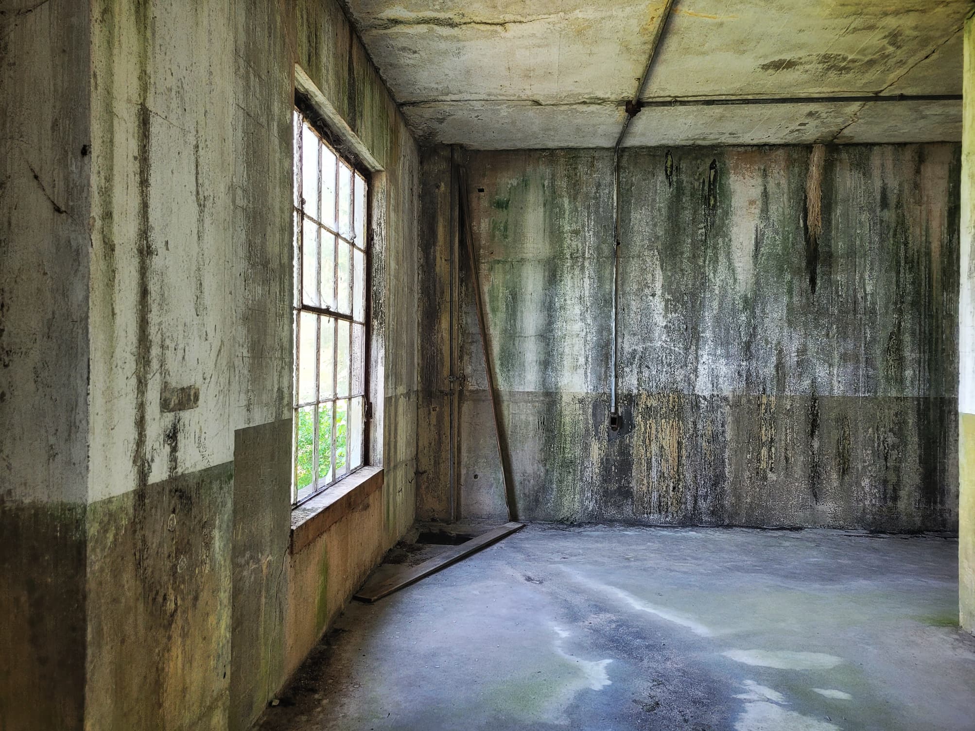 photo of hales bar dam upper room