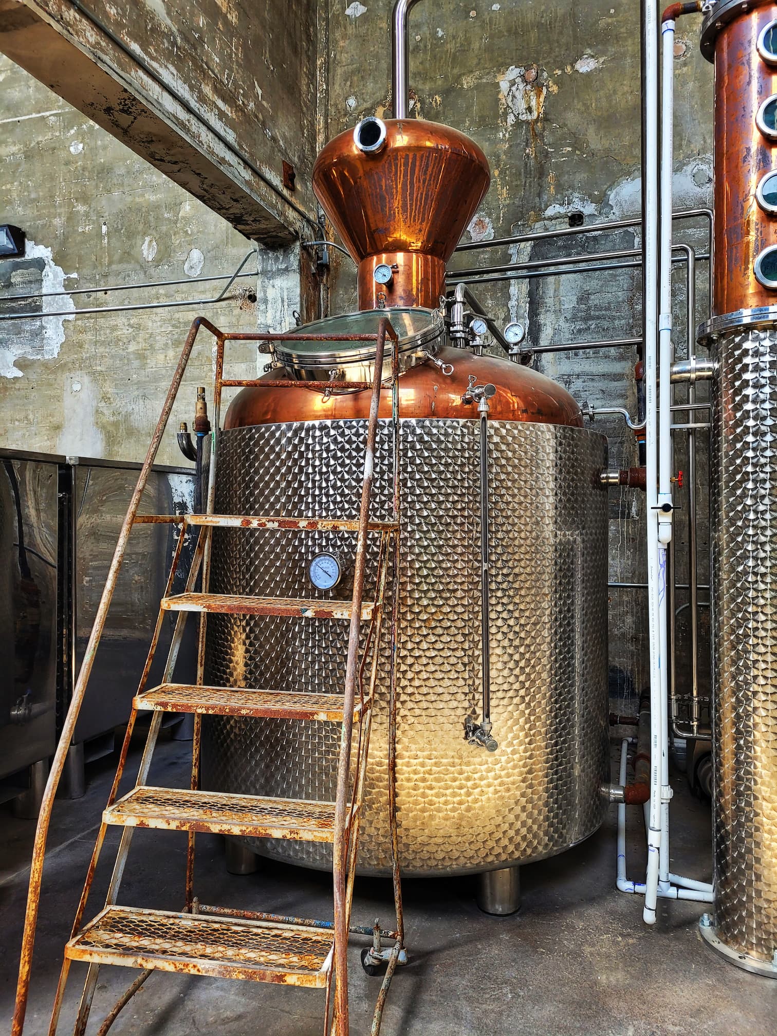 photo of dam whiskey co still