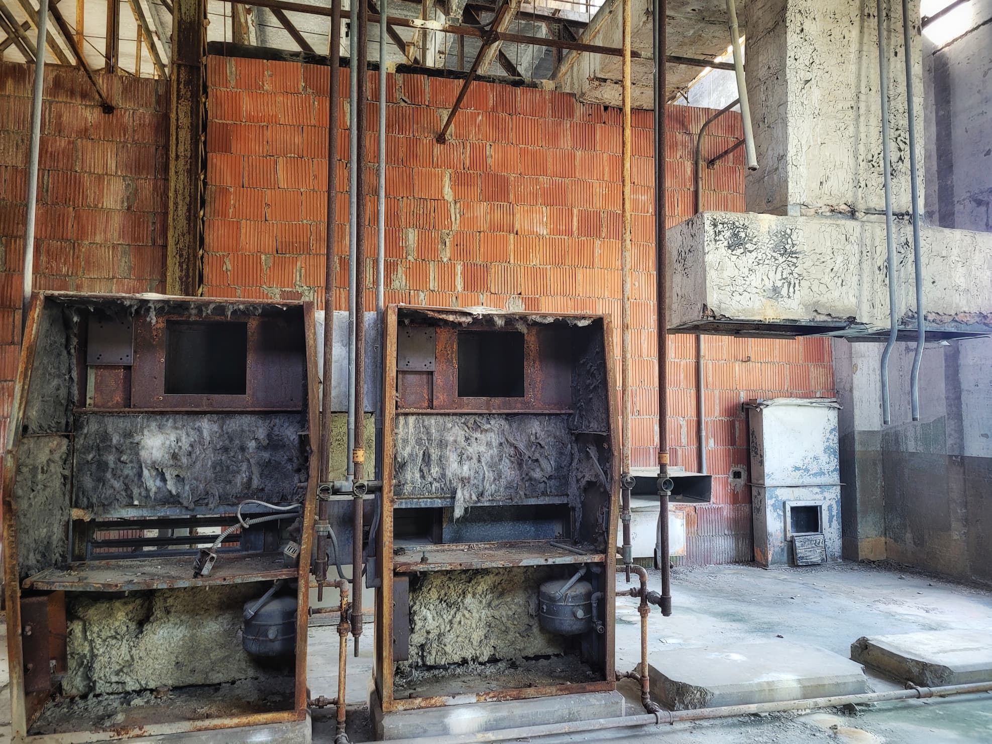 photo of hales bar dam abandoned room