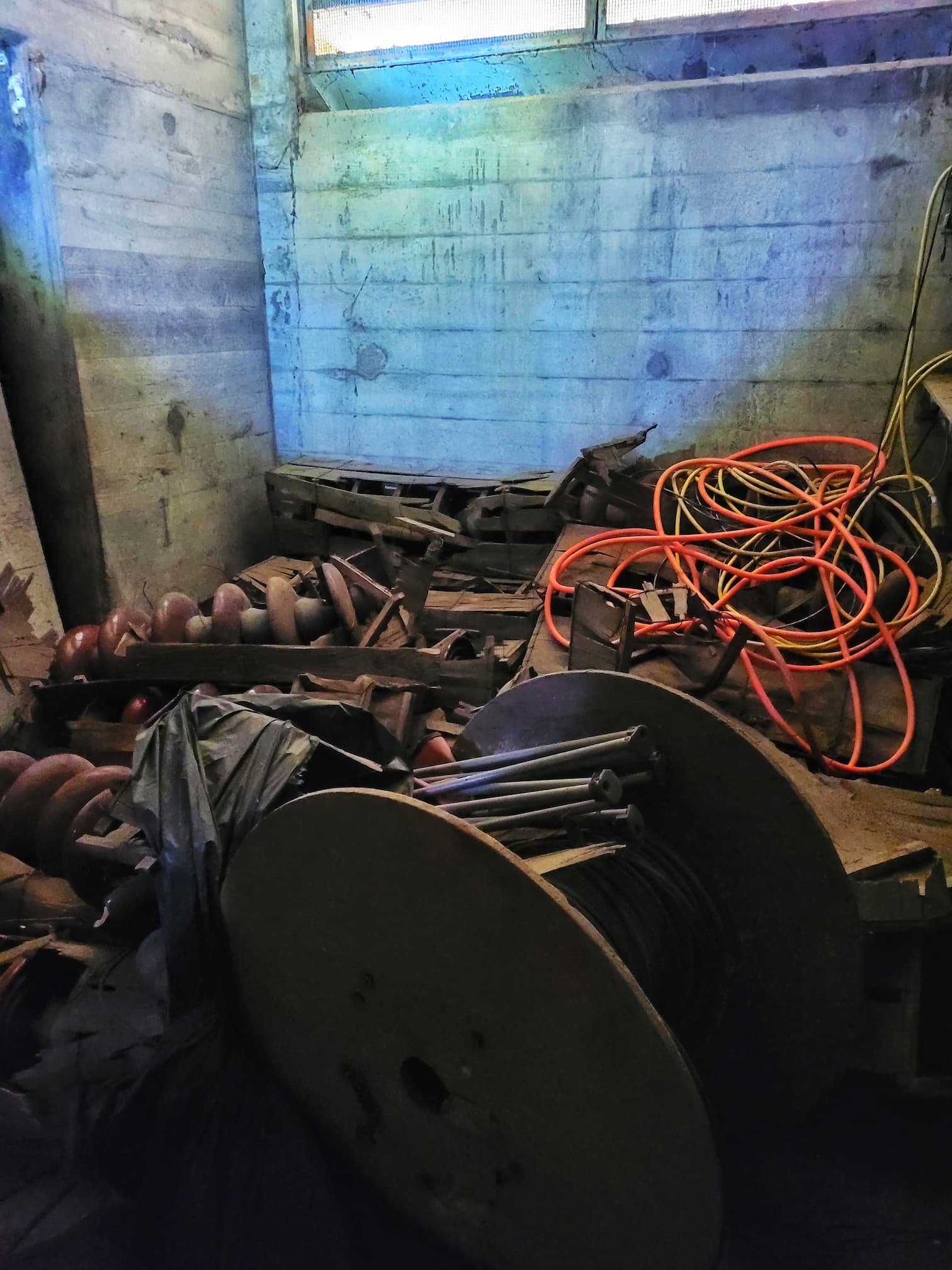 photo of hales bar dam abandoned transformers
