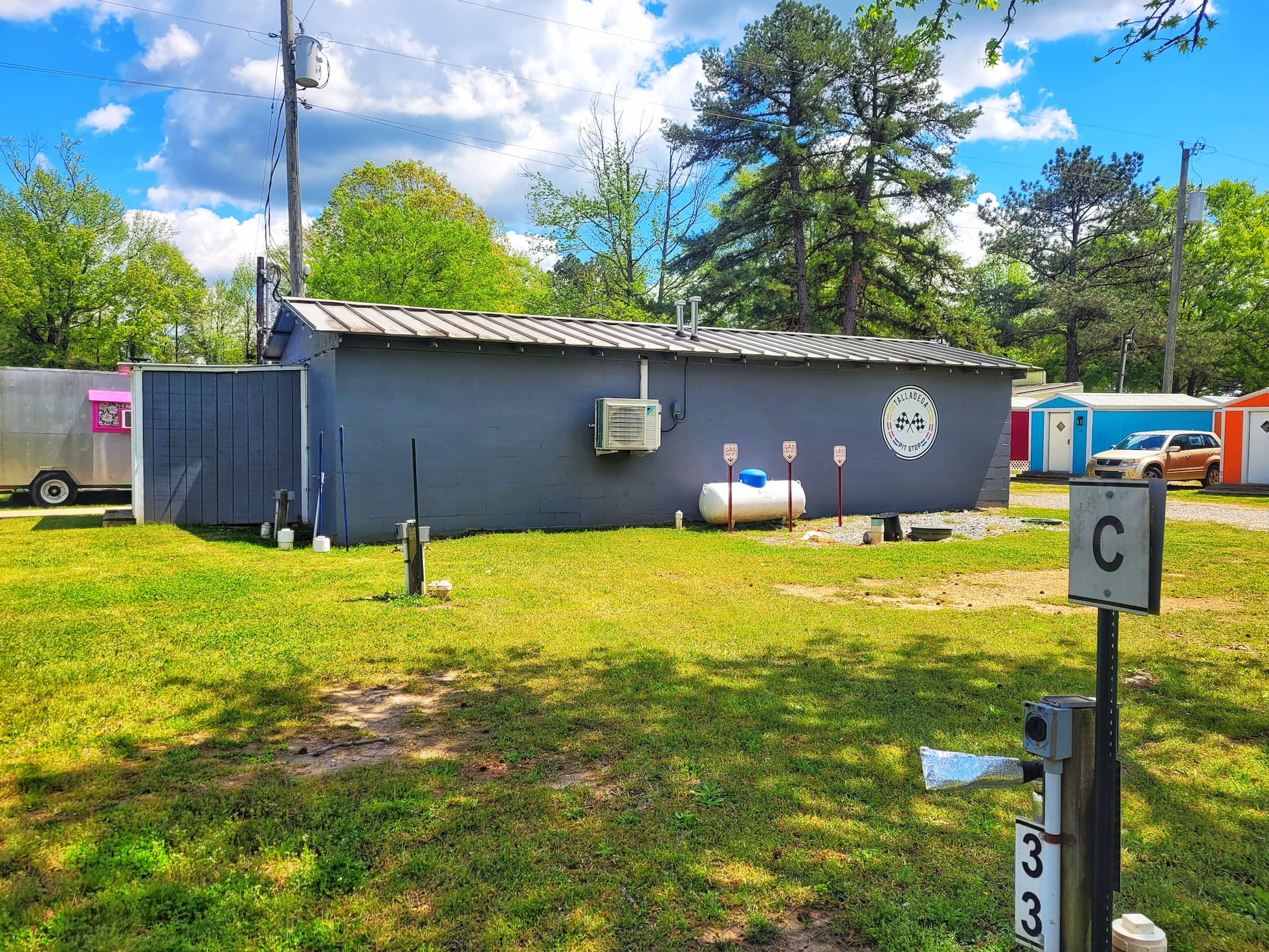 photo of talladega pit stop rv park bathhouse